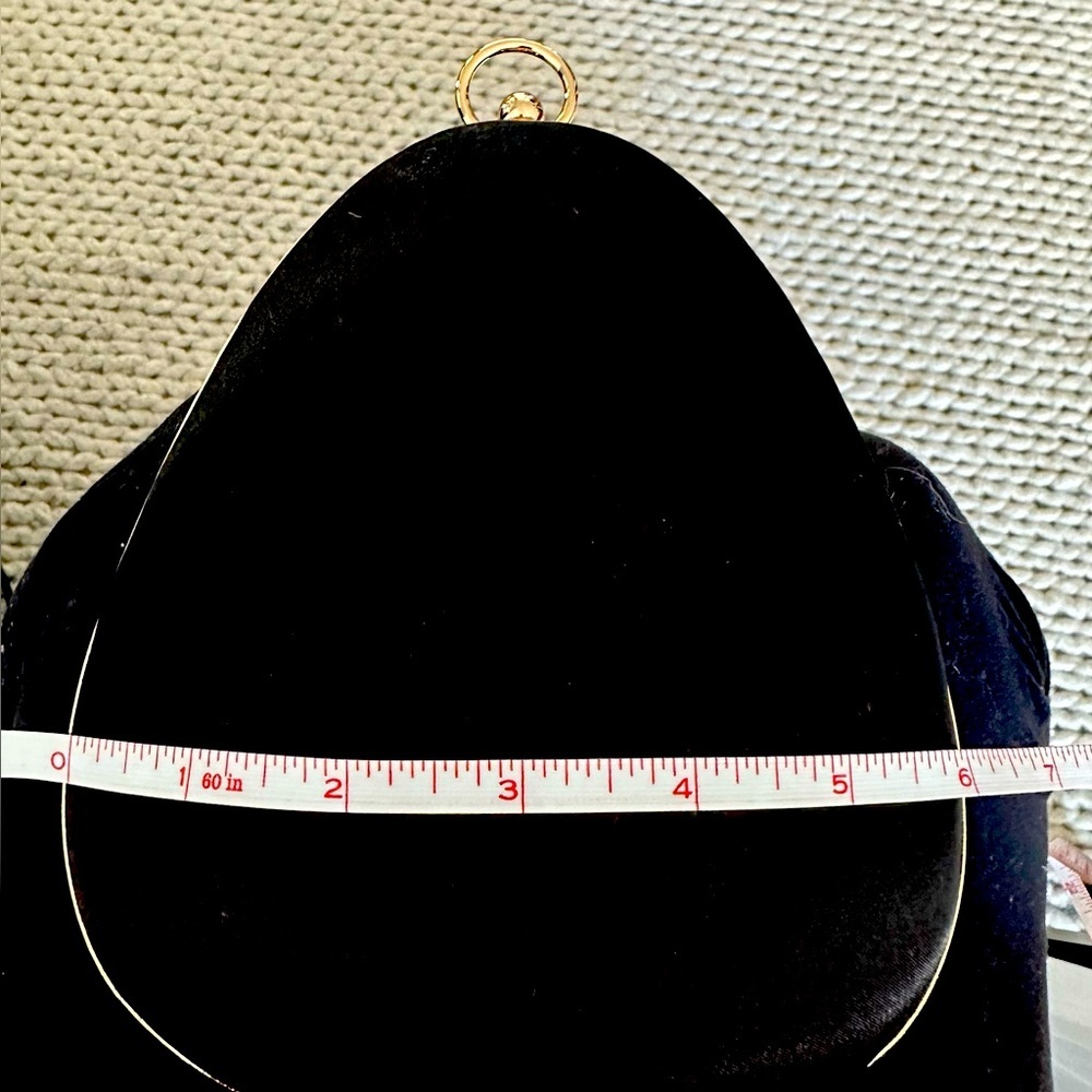 structured clutch black satin pearl gold chain and ring handle - Picture 16 of 17